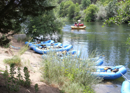 rafting lined up on river