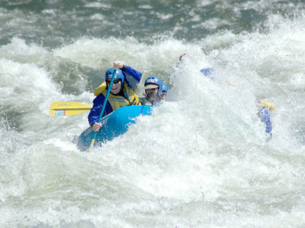 raft crashing into big wave on merced river